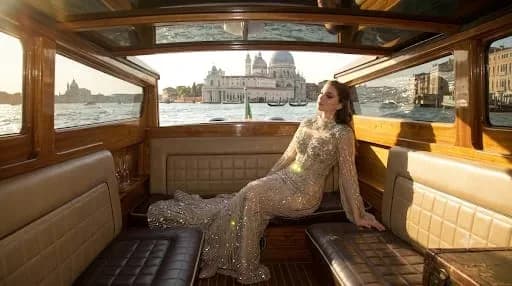 Azul Coral illumine la première de « Woman Unknown » à la Mostra de Venise