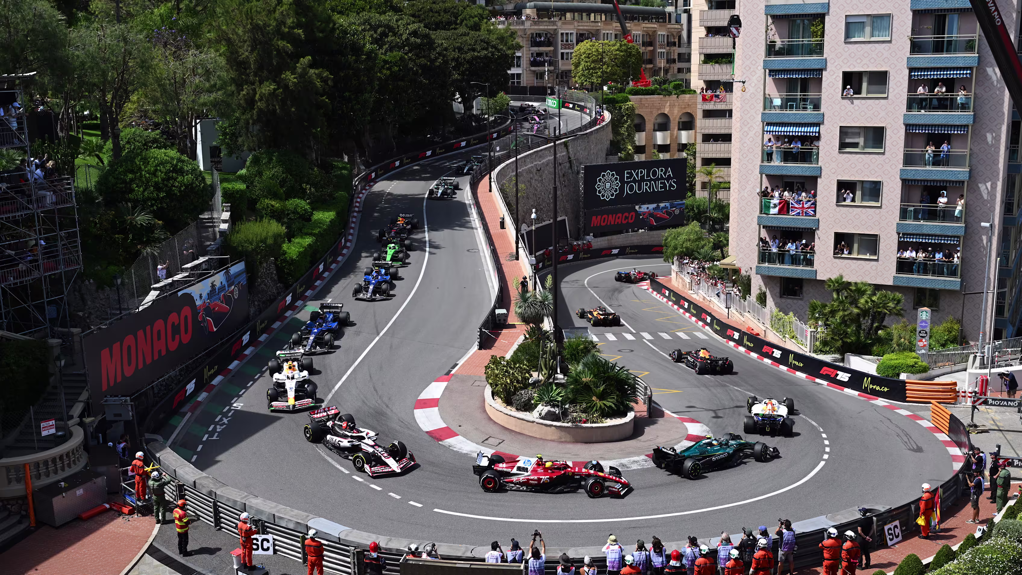 Une voiture de Formule 1 d'époque sur le circuit de Monaco, image du tournage du préquel d'Ocean's Eleven